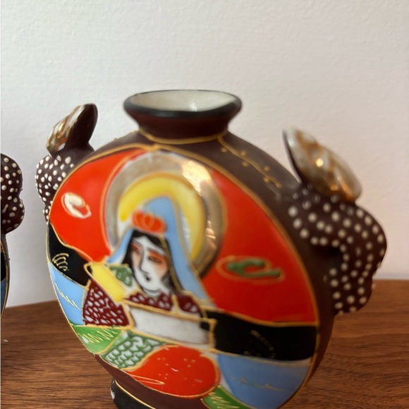 Colorful Decorative Vases with Artistic Design - Picture 8 of 15